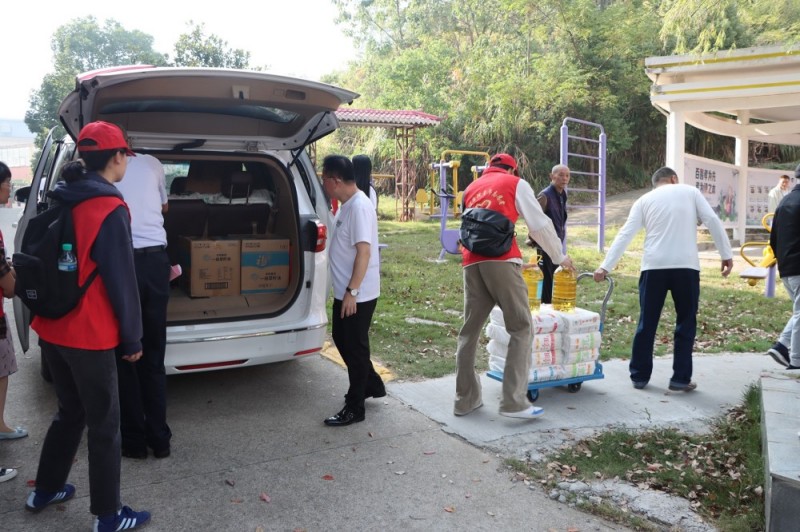 18款软件禁用APP下载企业社会送爱心活动